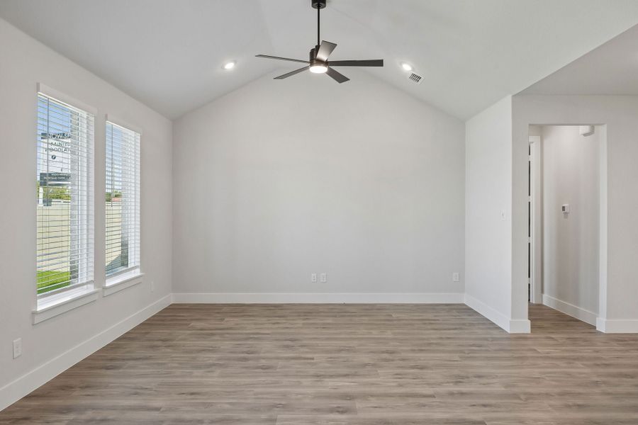 Spacious, unfurnished interior of a new home in Painted Tree Woodland West, McKinney (Image 27).