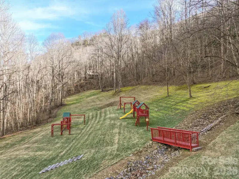 Community amenities in , Maggie Valley (Image 10).