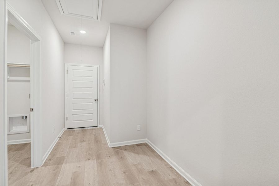 Spacious, unfurnished interior of a new home in Sierra Vista, Rosharon (Image 20).