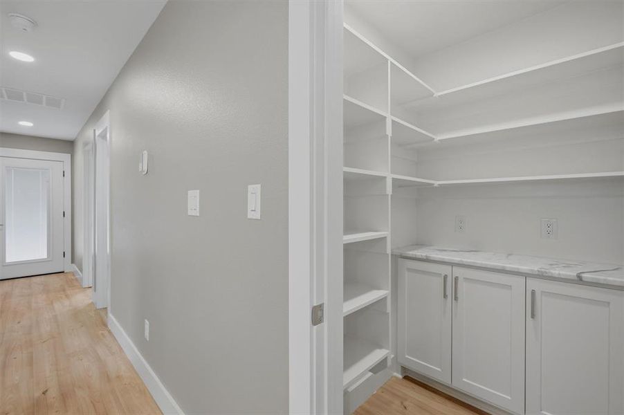 Spacious, unfurnished interior of a new home in , Sherman (Image 16).