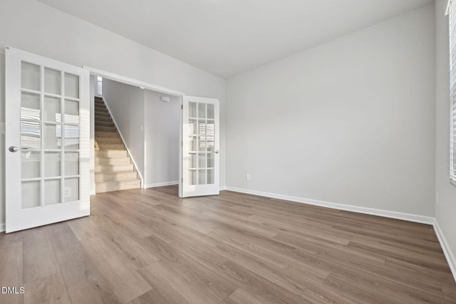 17-web-or-mls-Raleigh - Oak Manor - 548