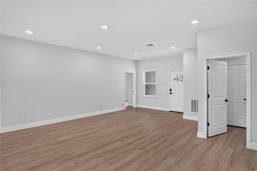 Spacious, unfurnished interior of a new home in , Ocala (Image 22).