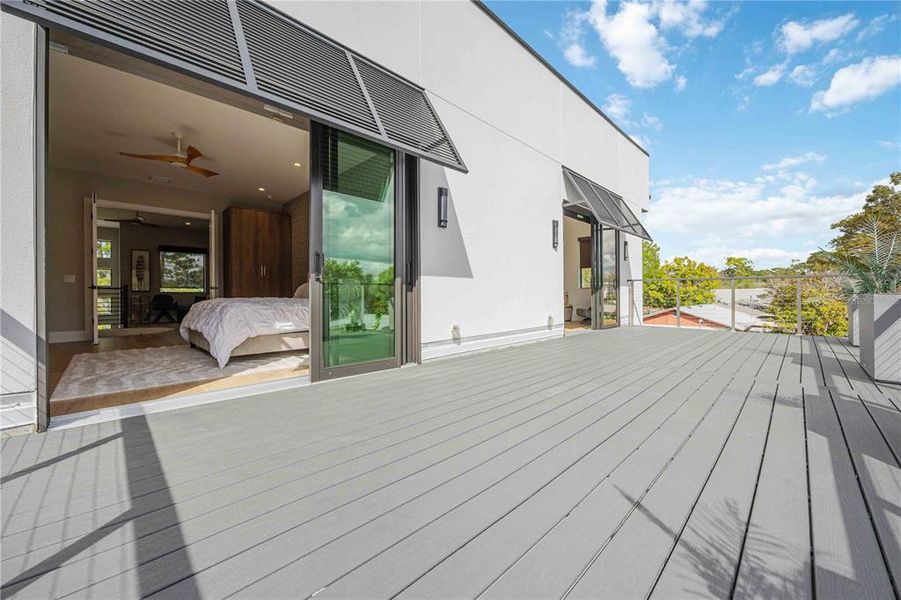 Exterior details and patio area of a home in , Sarasota (Image 4).