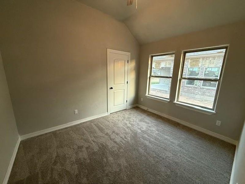 Spacious, unfurnished interior of a new home in , Angleton (Image 5).