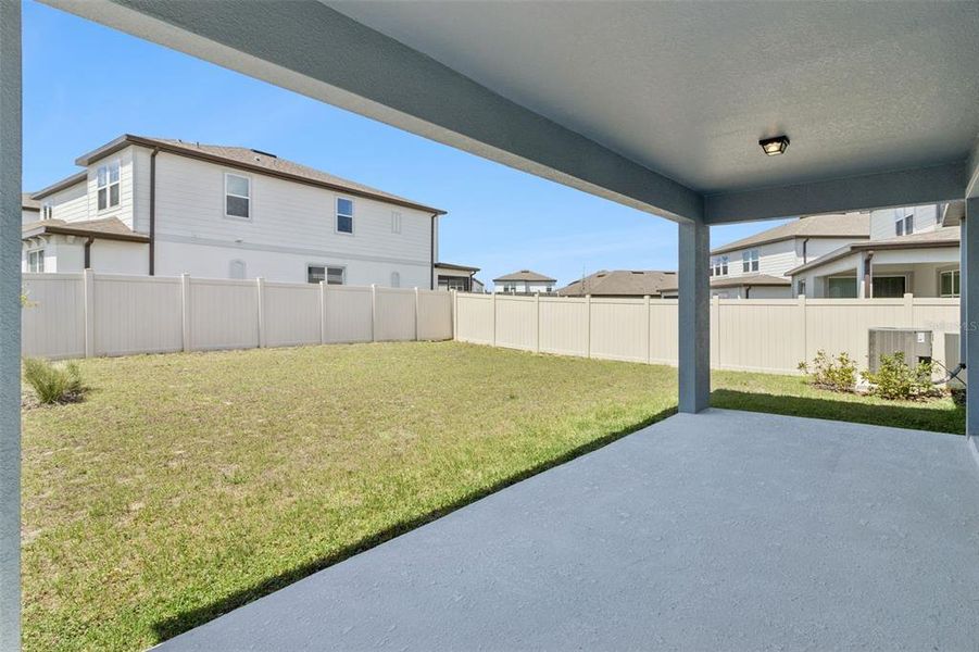 Exterior details and patio area of a home in , Lake Alfred (Image 22).