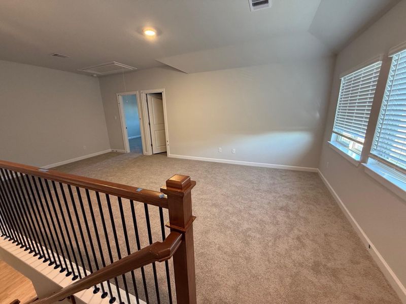 Spacious, unfurnished interior of a new home in Wellborn Settlement, College Station (Image 17).