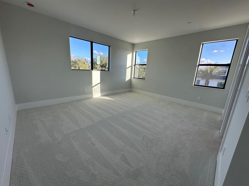 Spacious, unfurnished interior of a new home in Coral Isles at Avenir, Palm Beach Gardens (Image 9).