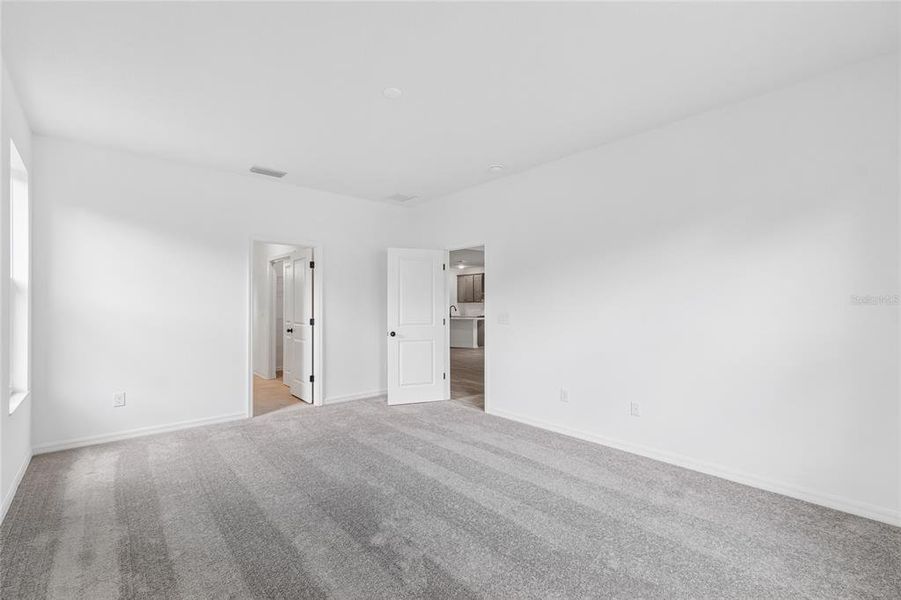 Spacious, unfurnished interior of a new home in Cascades at Southern Hills, Brooksville (Image 54).
