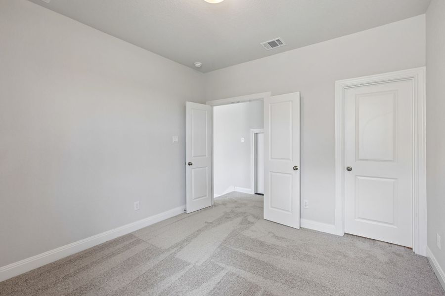 Spacious, unfurnished interior of a new home in 6 Creeks, Kyle (Image 32).