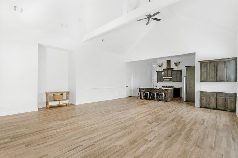 Spacious, unfurnished interior of a new home in , Anahuac (Image 21).