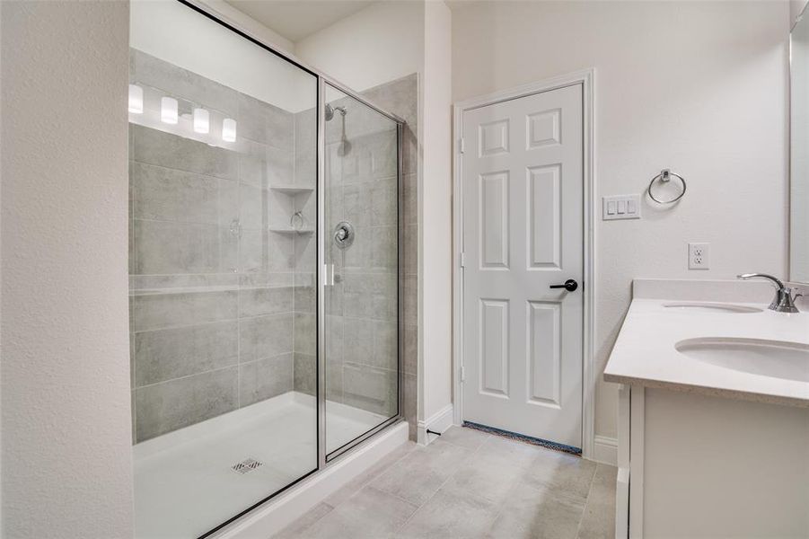 Furnished interior view inside a new home in Cottonwood Creek, Seagoville (Image 5).