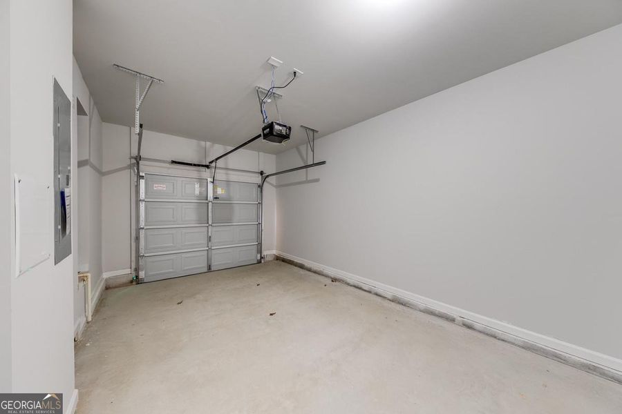 Spacious, unfurnished interior of a new home in Chimney Oaks Townhomes, Homer (Image 17).