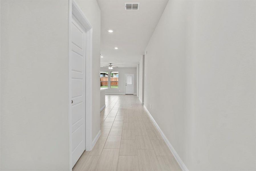 Spacious, unfurnished interior of a new home in The Canyons, Keene (Image 24).