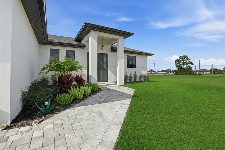 Exterior details and patio area of a home in , Cape Coral (Image 30).
