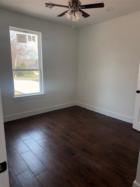 Spacious, unfurnished interior of a new home in , Damon (Image 4).