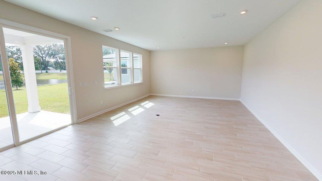 Spacious, unfurnished interior of a new home in Sandridge Hills, Green Cove Springs (Image 10).
