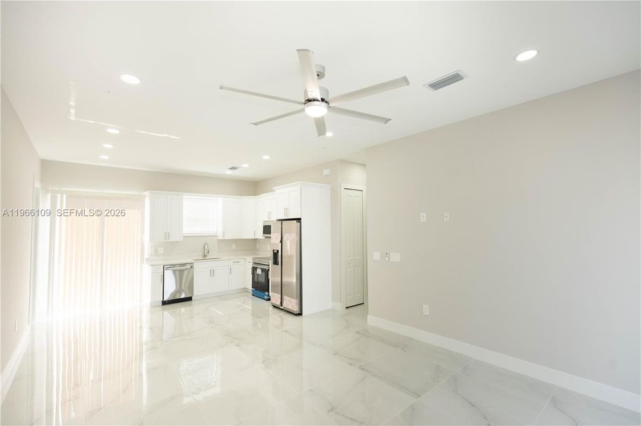 Spacious, unfurnished interior of a new home in , Lehigh Acres (Image 14).