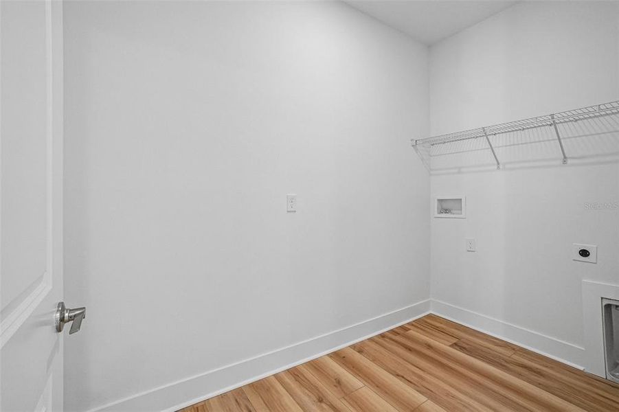 Spacious, unfurnished interior of a new home in Lagoon Residences at Epperson, Wesley Chapel (Image 28).