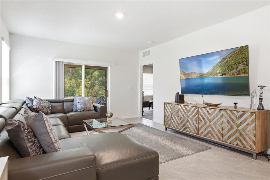 Furnished interior view inside a new home in Pelham Park, Deland (Image 19).