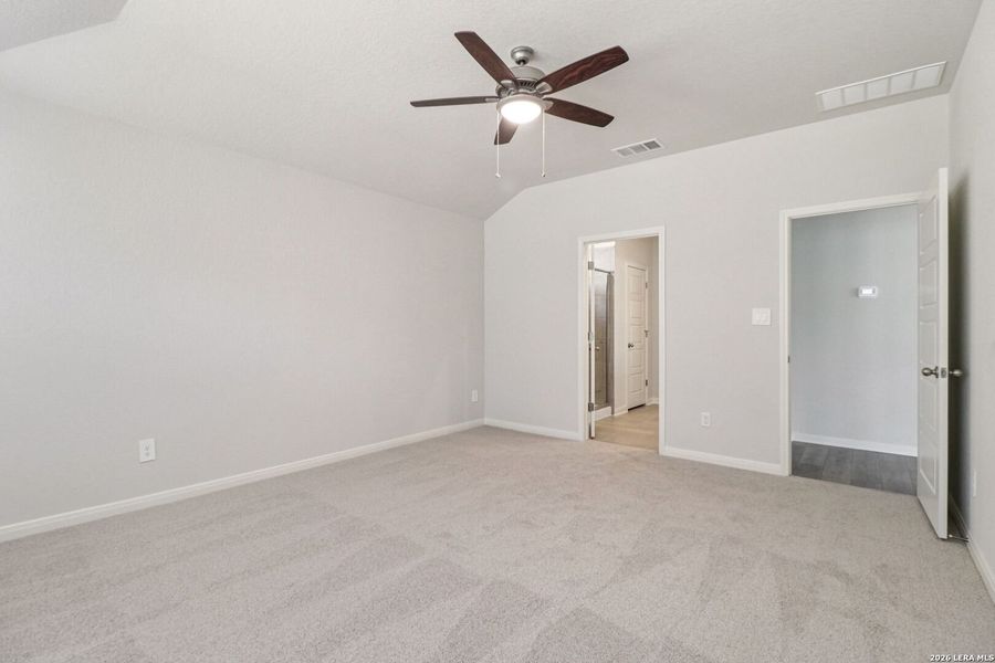 Spacious, unfurnished interior of a new home in Arcadia Ridge - Classic Series, San Antonio (Image 21).