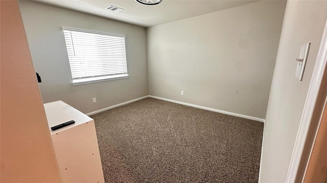 Spacious, unfurnished interior of a new home in Hunter's Creek, Huntsville (Image 14).