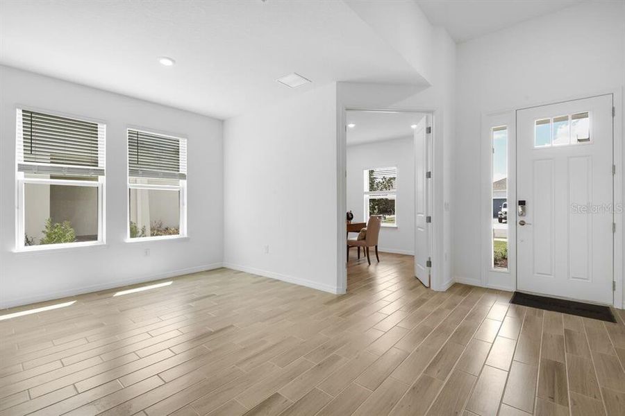 Spacious, unfurnished interior of a new home in Ardisia Park, New Smyrna Beach (Image 22).