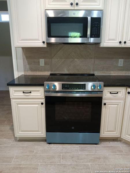 Close-up of interior finishes inside a home in , Seguin (Image 21).