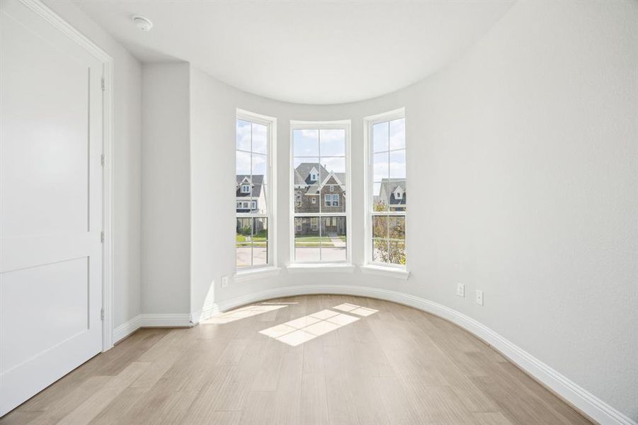 Spacious, unfurnished interior of a new home in Trails at Cottonwood Creek, Rowlett (Image 16).
