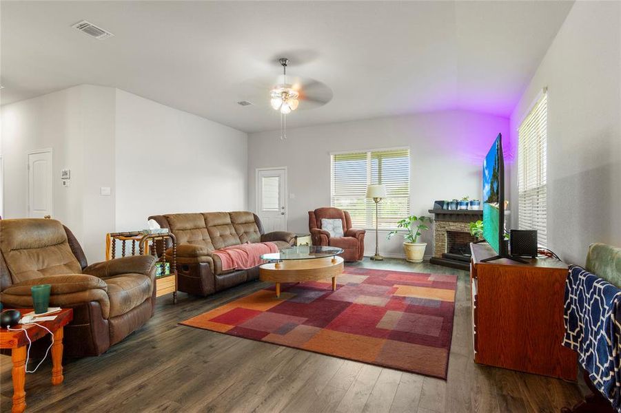 Furnished interior view inside a new home in Saddle Creek, Waco (Image 5).