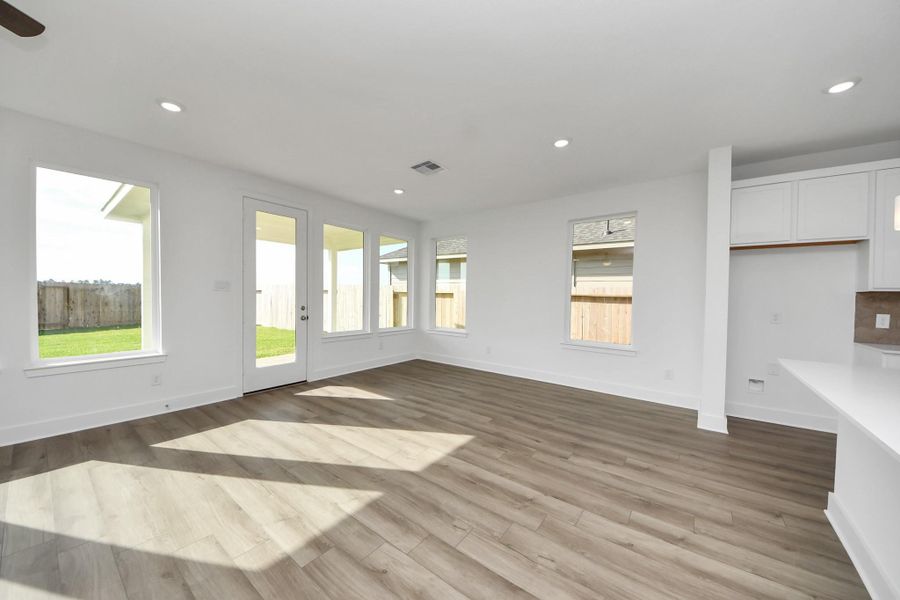 Spacious, unfurnished interior of a new home in The Canopies, Splendora (Image 13).