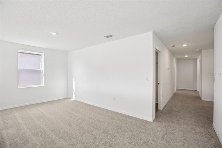 Spacious, unfurnished interior of a new home in , Mount Dora (Image 22).