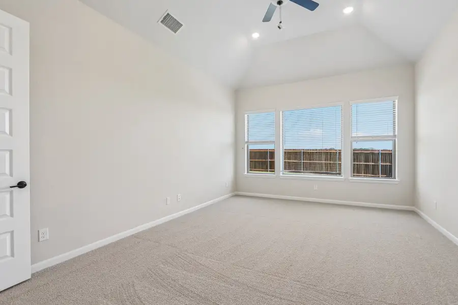 Spacious, unfurnished interior of a new home in Ribbonwood, Aubrey (Image 19).