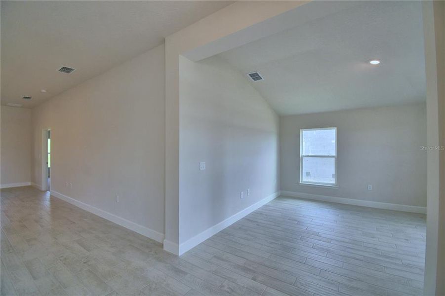 Spacious, unfurnished interior of a new home in Lake Juliana Estates, Auburndale (Image 27).