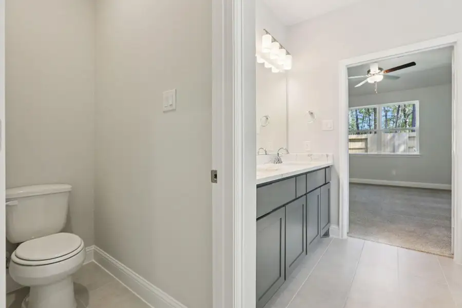 Furnished interior view inside a new home in Woodhavyn 40', Magnolia (Image 10).