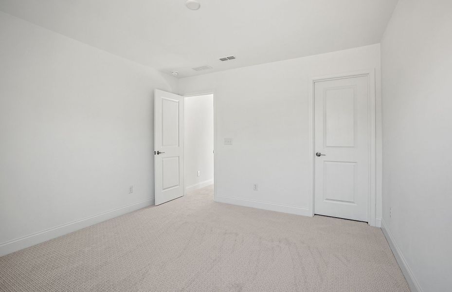 Spacious, unfurnished interior of a new home in Forest Creek, Waxhaw (Image 28).