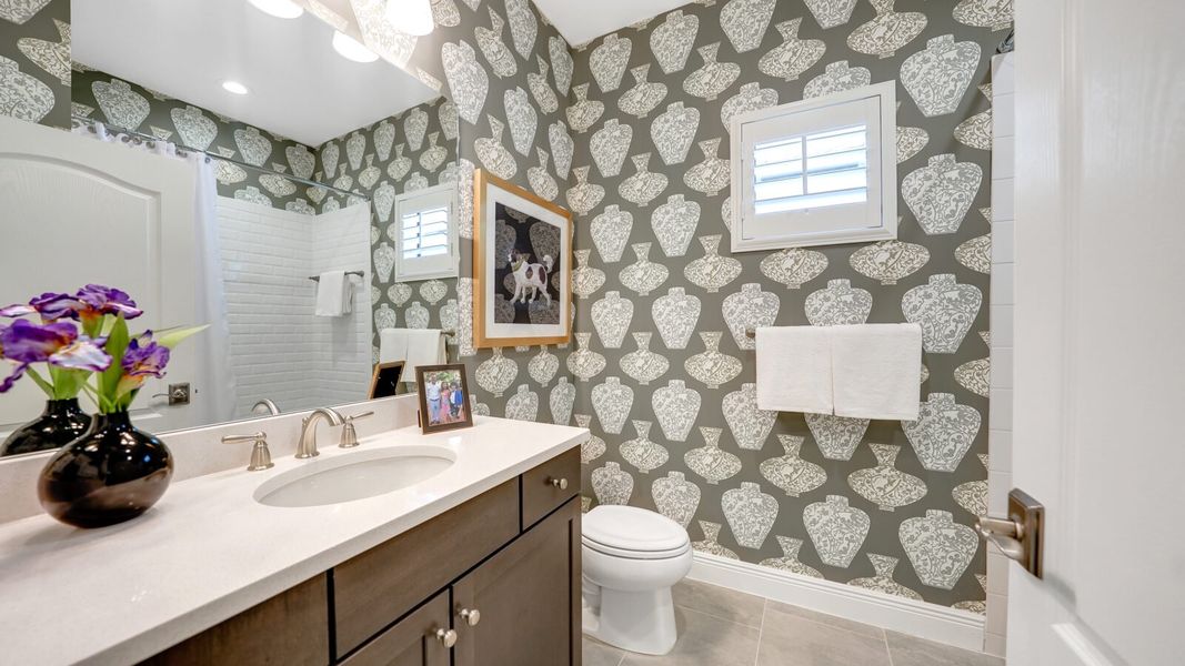 Representative furnished interior of a home built from the Dream 2 by Neal Communities in Verandah, Fort Myers (Image 6).