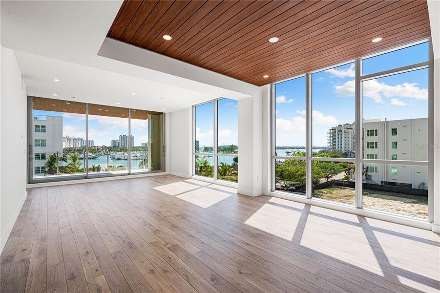 Spacious, unfurnished interior of a new home in , Sarasota (Image 22).