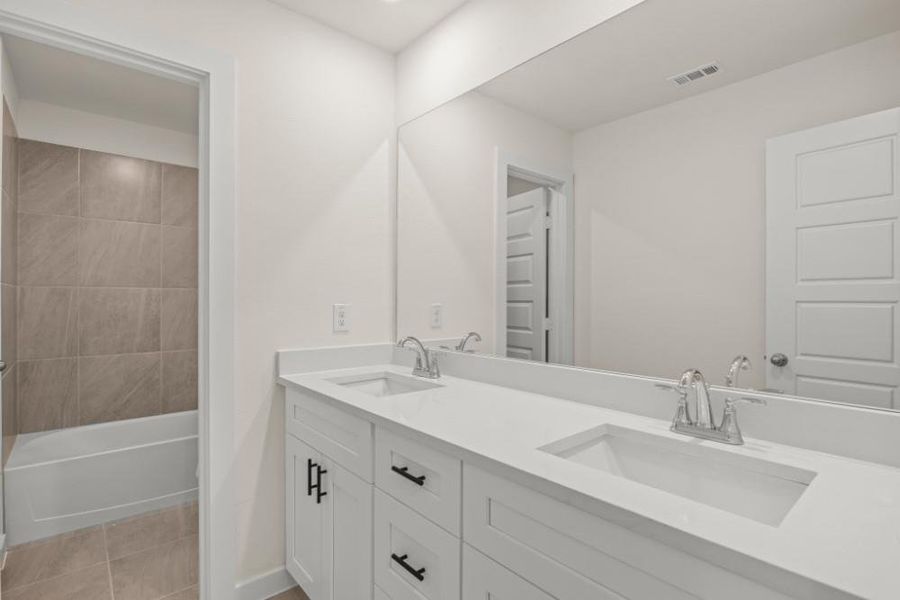 Furnished interior view inside a new home in Ashland, Angleton (Image 8).