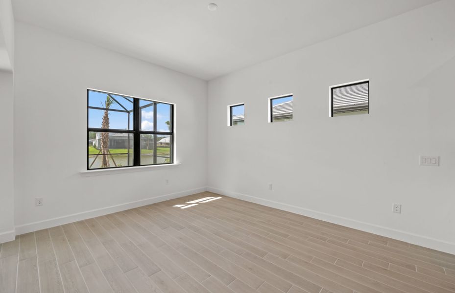 Spacious, unfurnished interior of a new home in Terreno, Naples (Image 26).