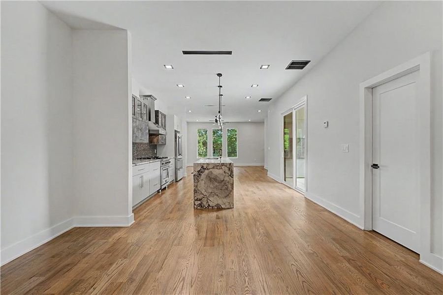 Spacious, unfurnished interior of a new home in , Atlanta (Image 26).