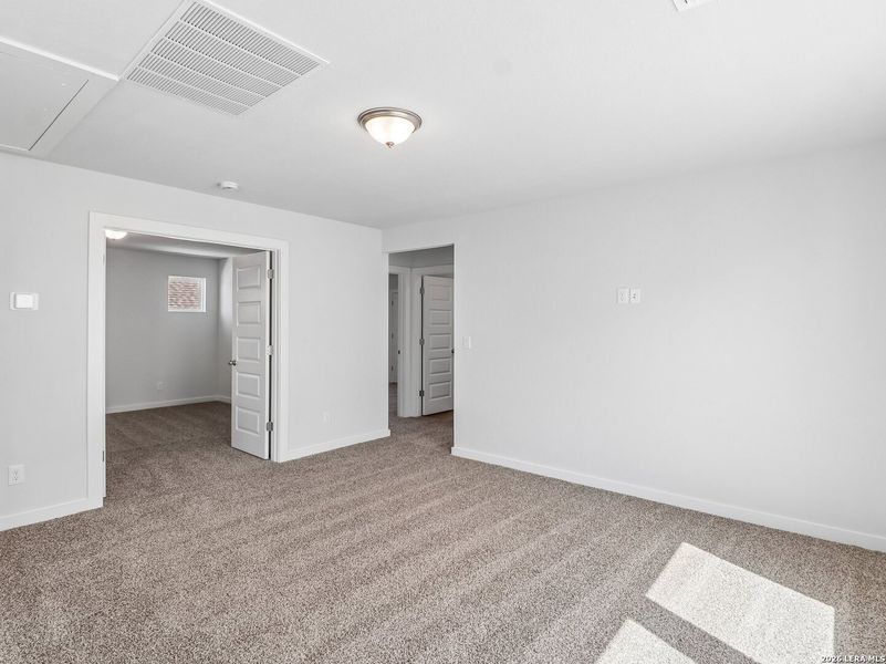 Spacious, unfurnished interior of a new home in Talley Fields, San Antonio (Image 27).