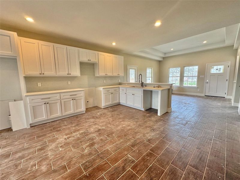 Spacious, unfurnished interior of a new home in , Houston (Image 8).