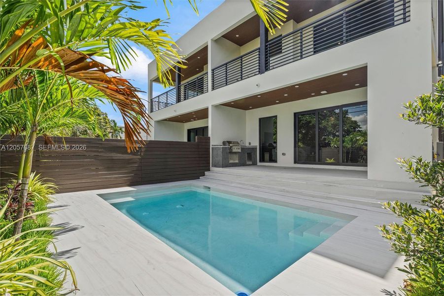 Exterior details and patio area of a home in , Fort Lauderdale (Image 3).