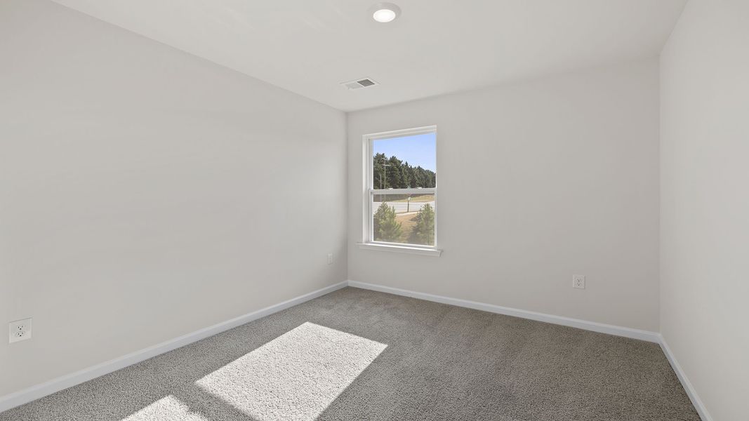Spacious, unfurnished interior of a new home in Tanglewood Townes, Greenville (Image 20).
