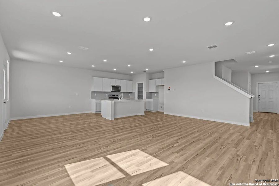 Spacious, unfurnished interior of a new home in Summerlin, San Antonio (Image 10).