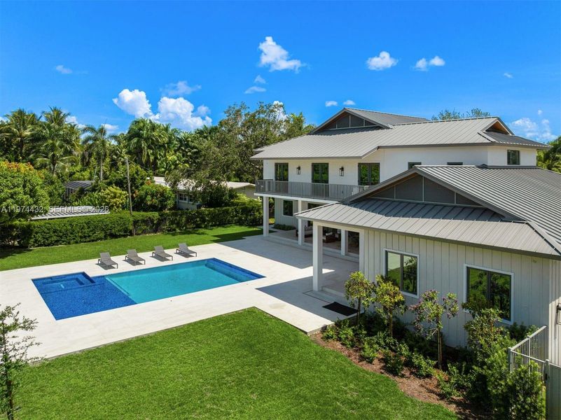 Exterior details and patio area of a home in , Miami (Image 27).