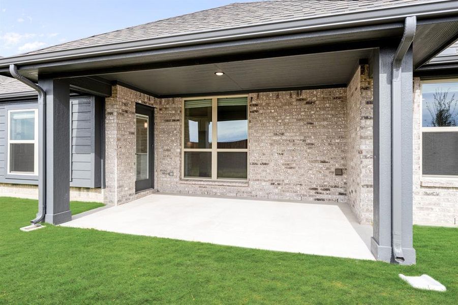Exterior details and patio area of a home in Ridge Ranch, Mesquite (Image 4).