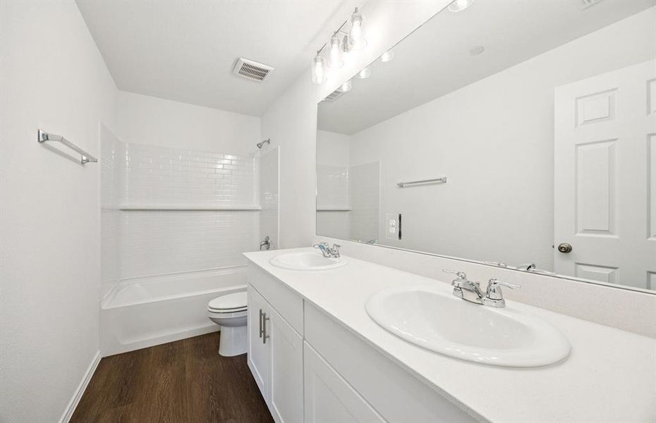 Spacious secondary bathroom Spacious secondary bathroom