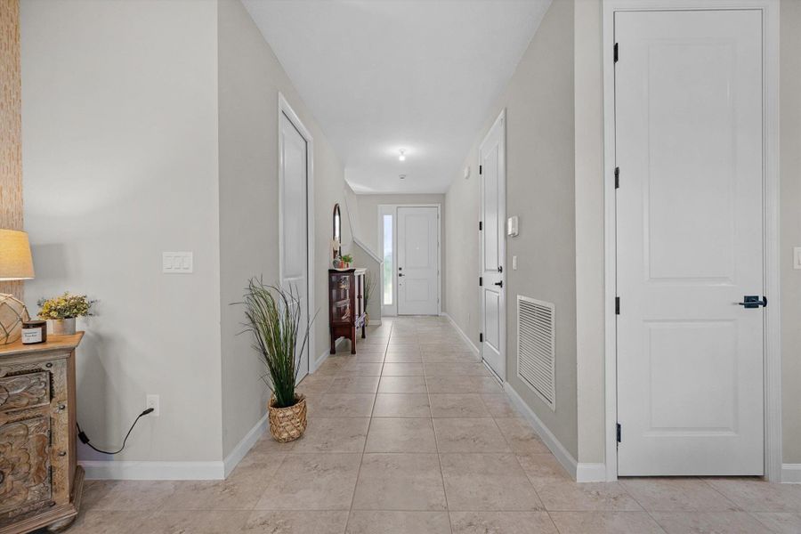 Spacious, unfurnished interior of a new home in , Westlake (Image 26).