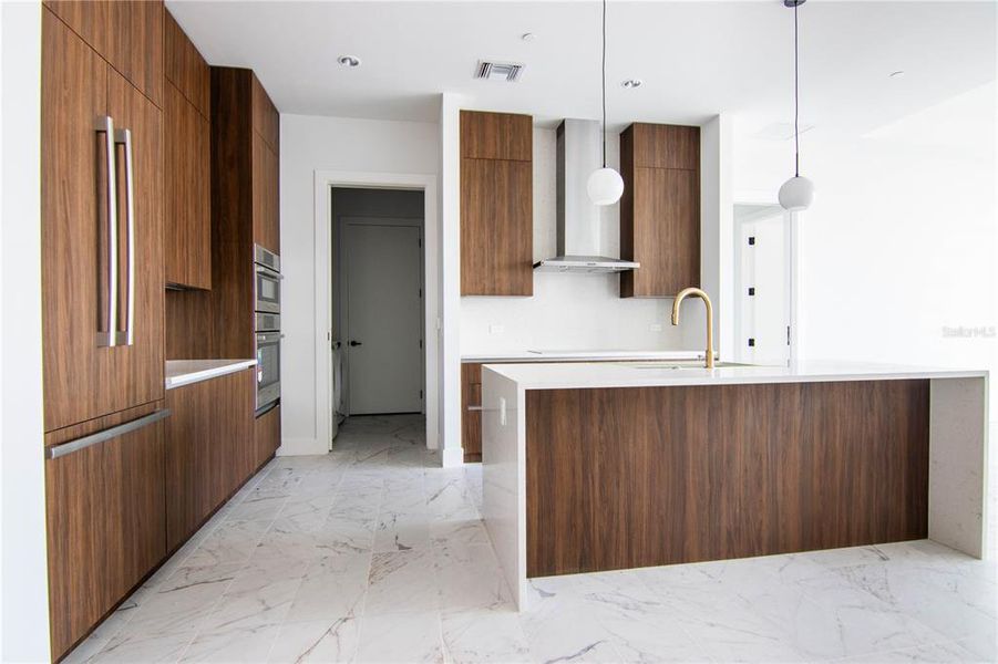 Spacious, unfurnished interior of a new home in , St. Petersburg (Image 12).